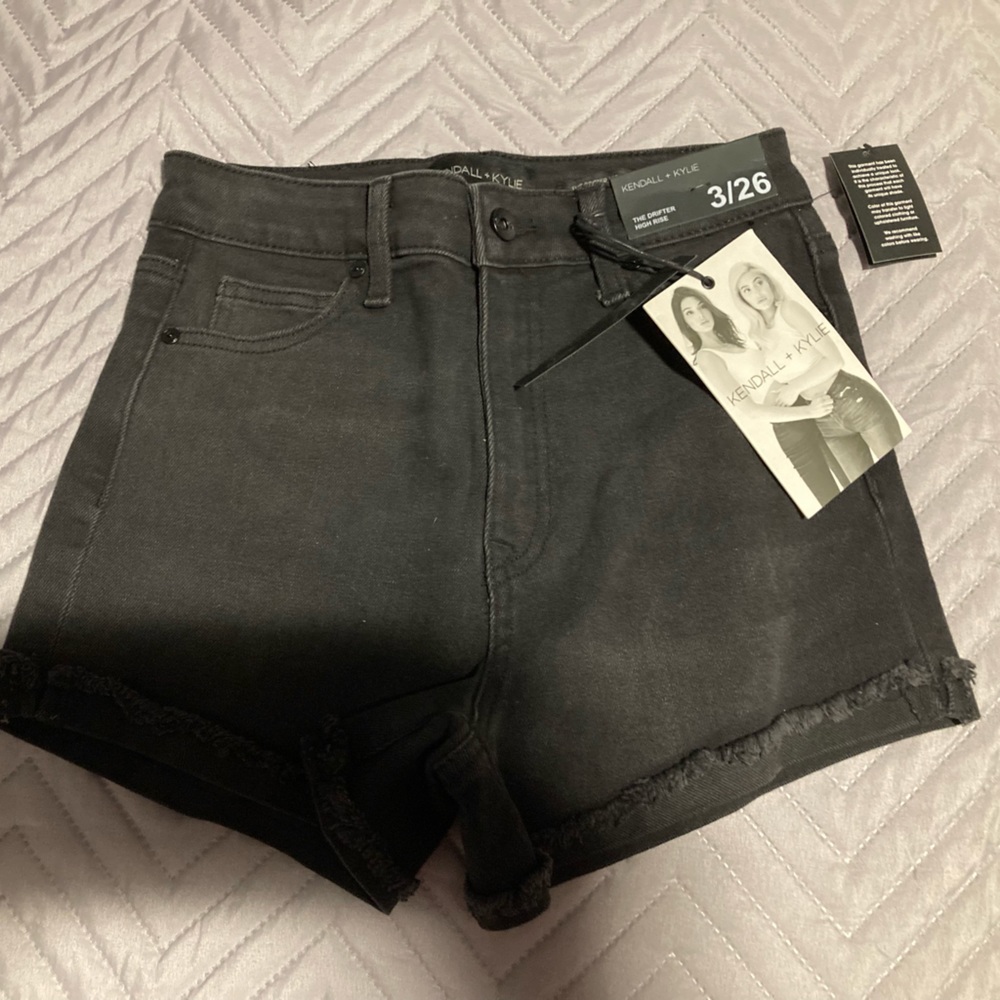 New Kendall+Kelly shorts size 3/26 color black